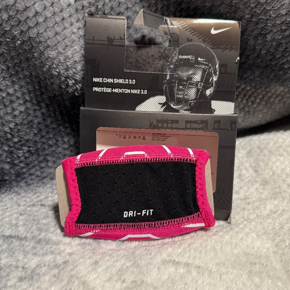 Nike Chin Shield 3.0 - Picture 4 of 5